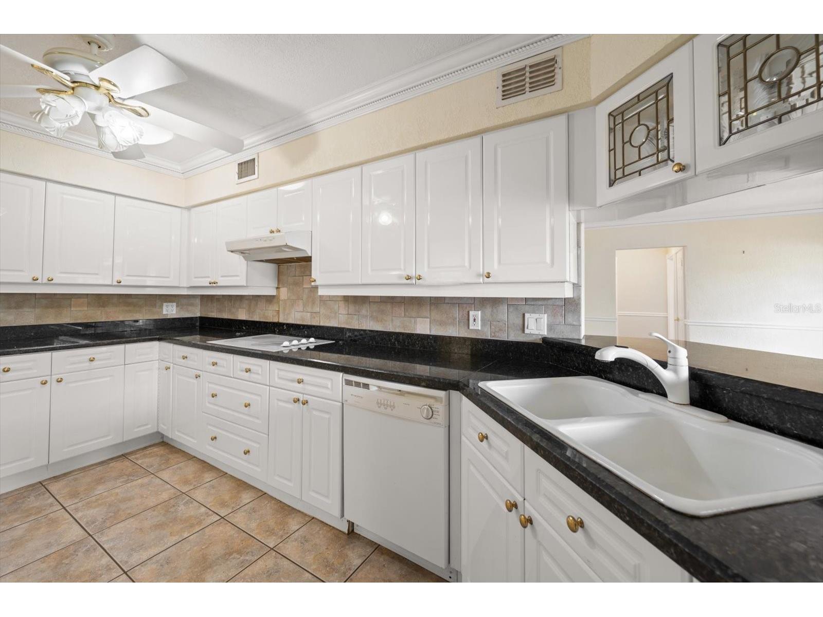 230 Garden Circle Belleair FL 33756 TB8522357 image8