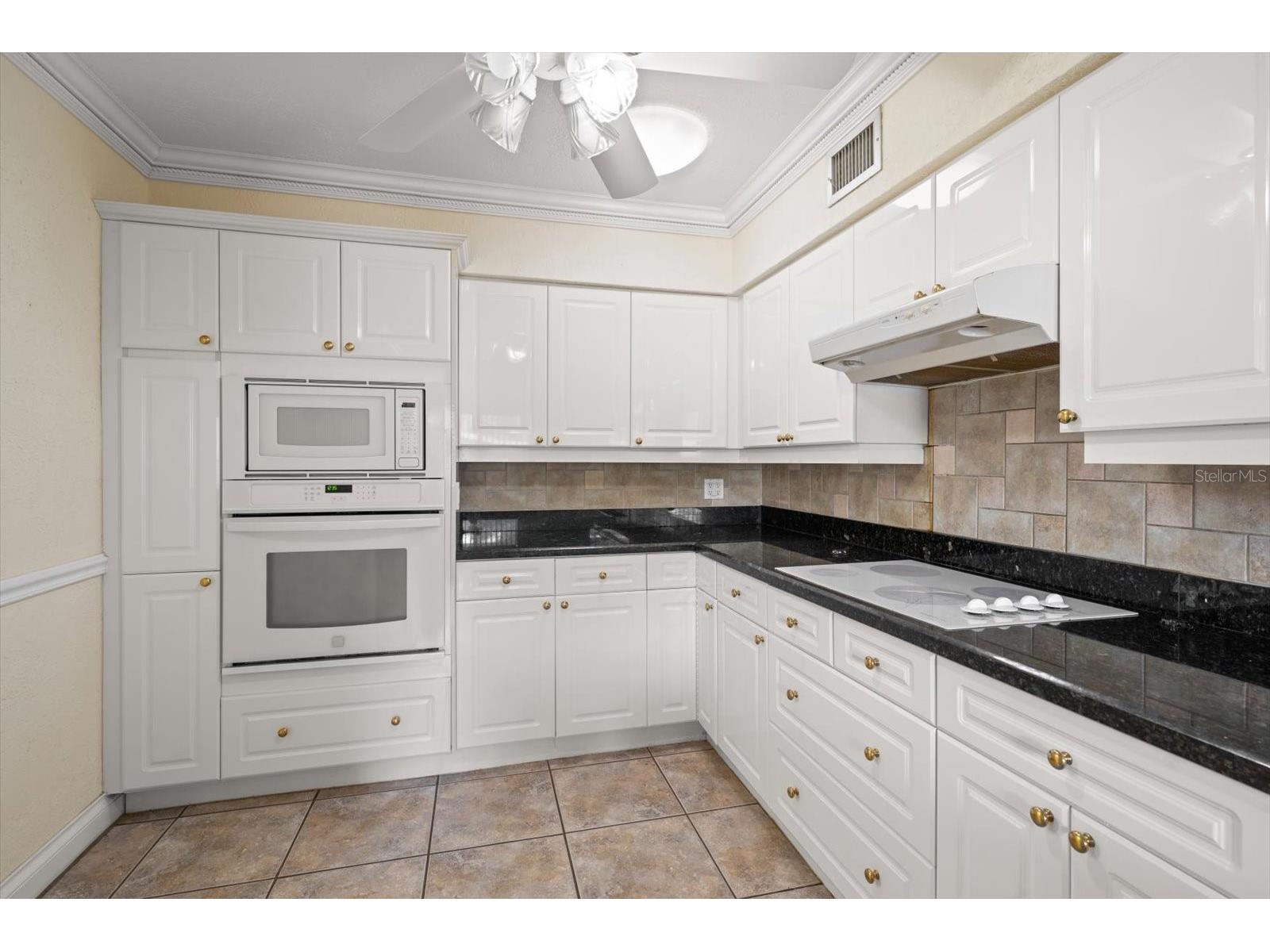 230 Garden Circle Belleair FL 33756 TB8522357 image9