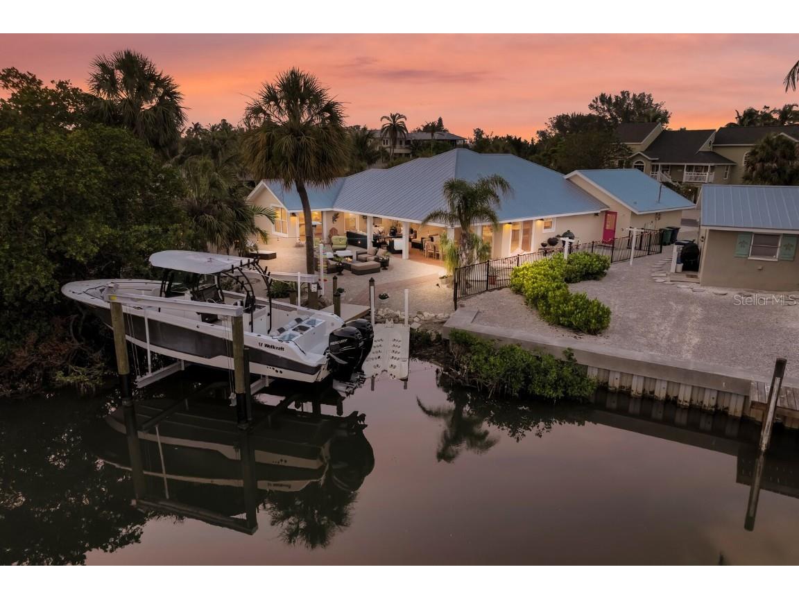 230 Lakeview Dr Anna Maria FL 34216 - LAKE LA VISTA / CANAL A4570788 image1