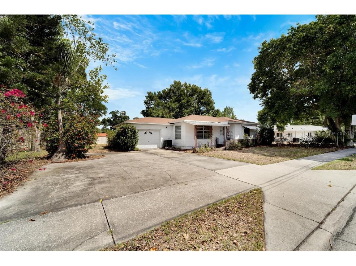 230 Pasadena Avenue N Saint Petersburg FL 33710 T3448381 image1