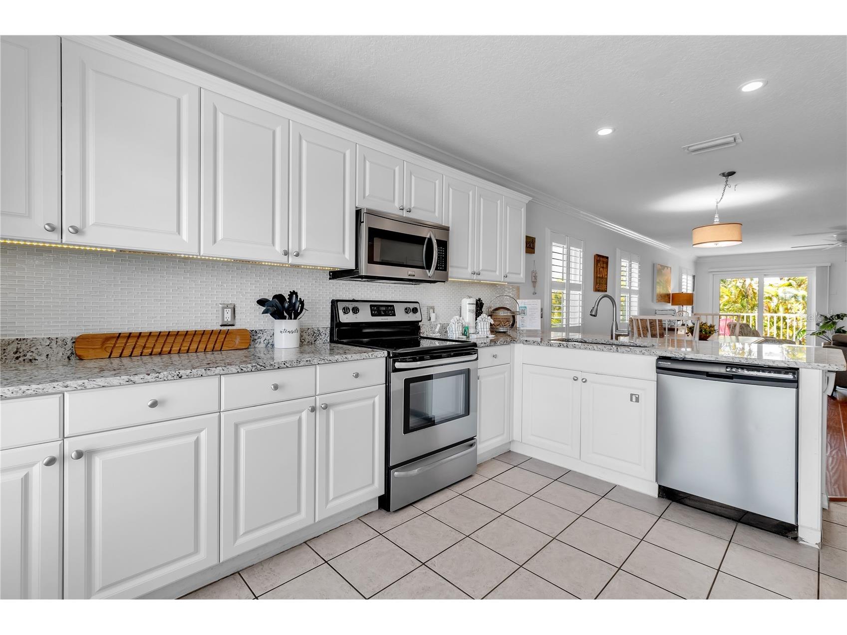 2300 Avenue B Bradenton Beach FL 34217 A4692706 image43