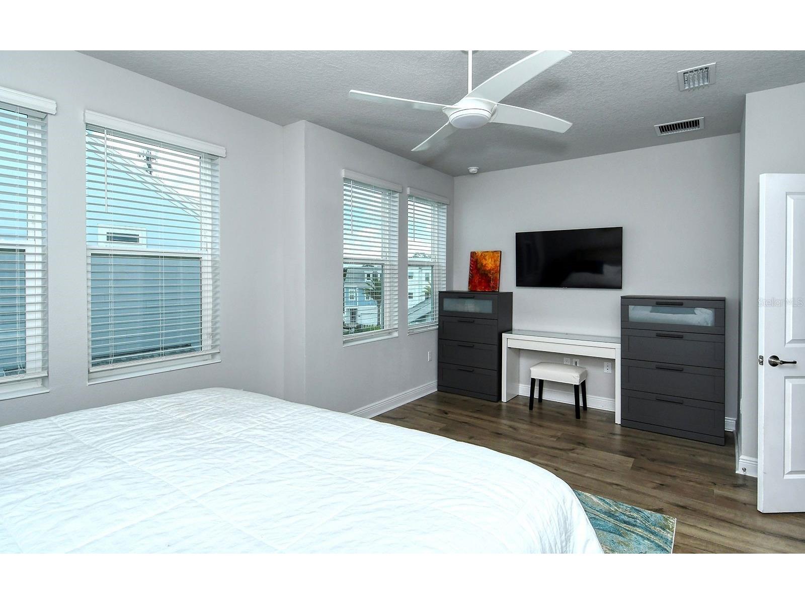 2300 Lindstrom Street Sarasota FL 34237 A4693299 image40