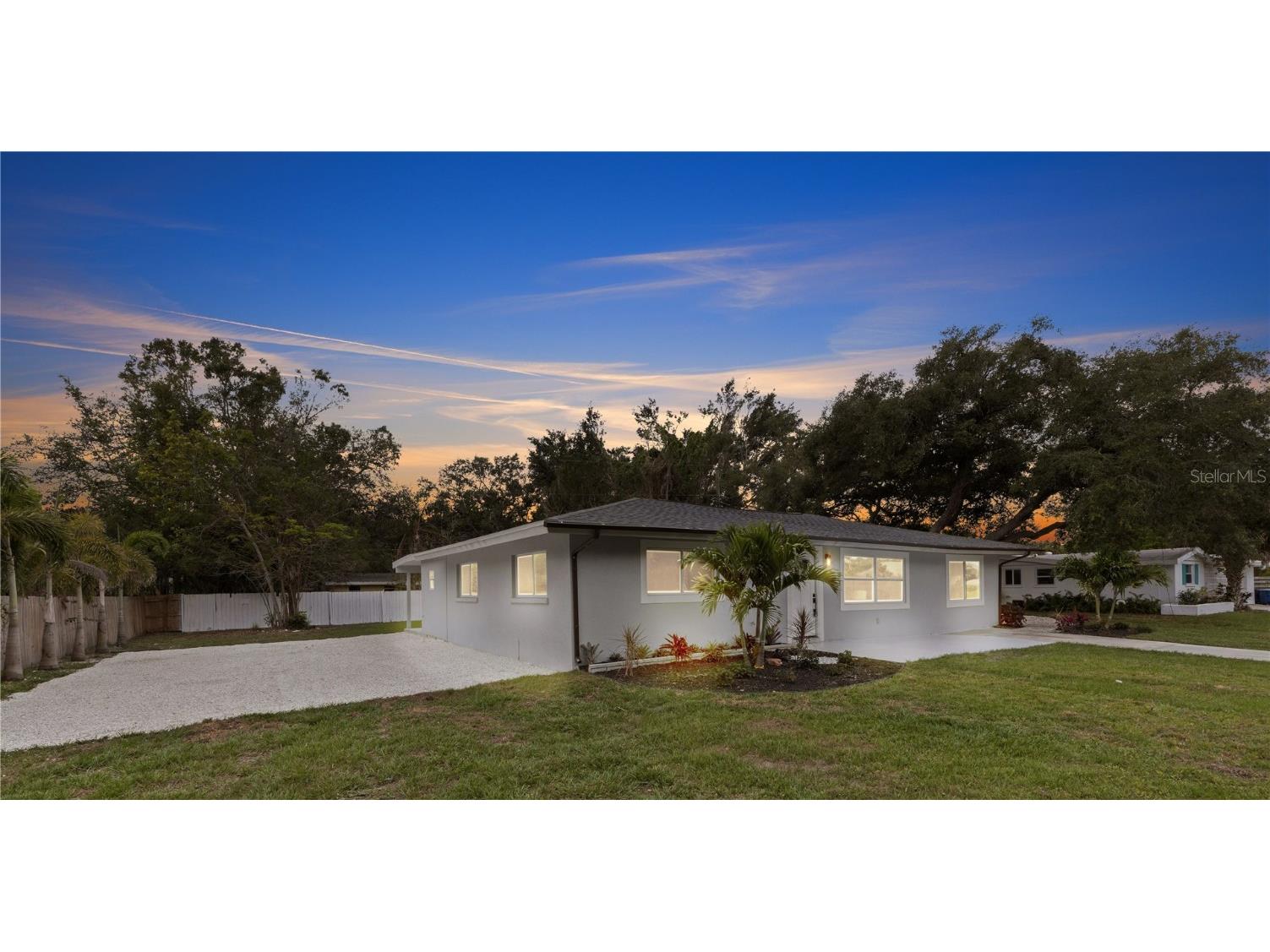 2300 Roselawn Street Sarasota FL 34231 A4568360 image1