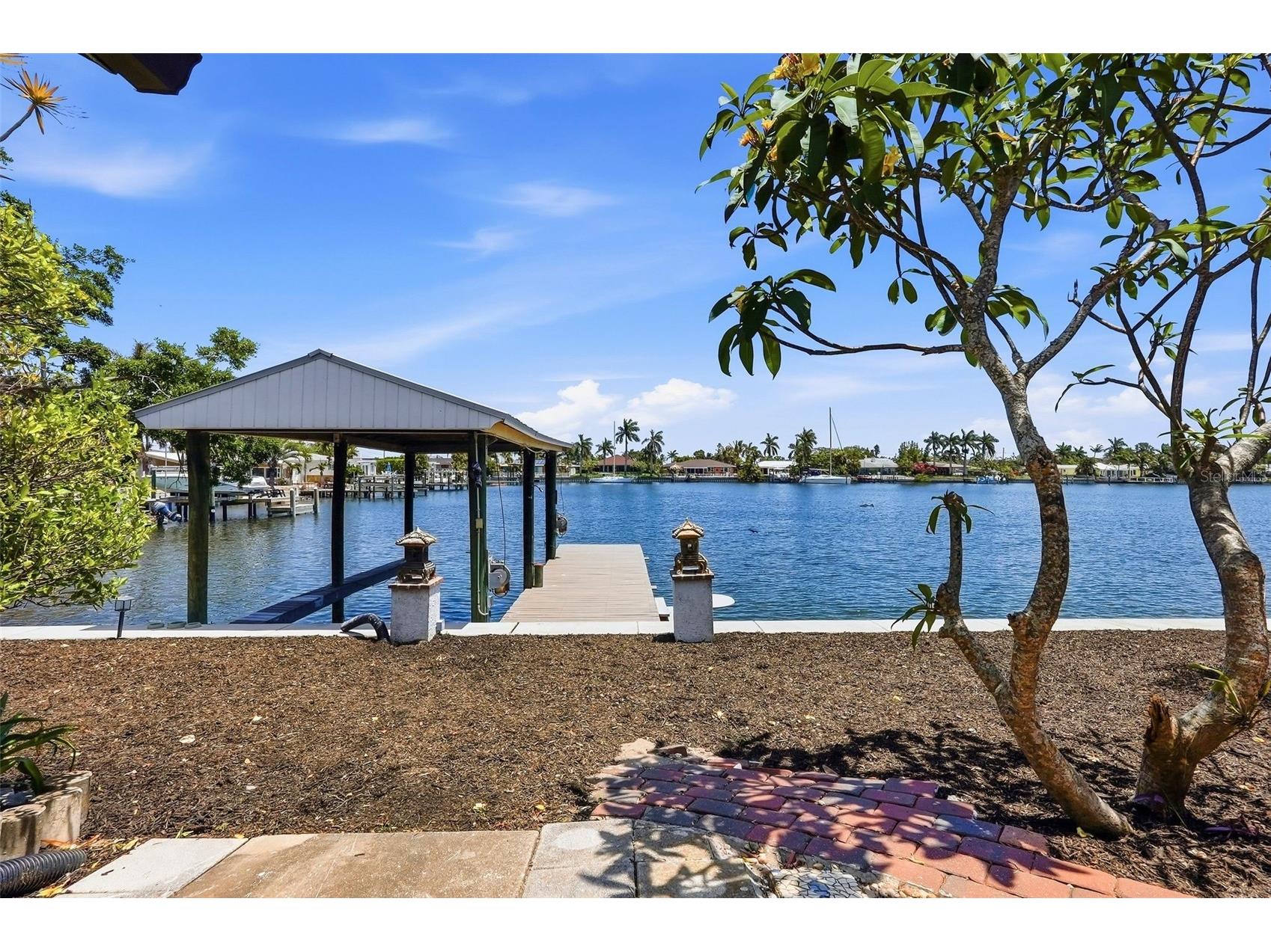 2300 S Shore Drive SE Saint Petersburg FL 33705 TB8504706 image1