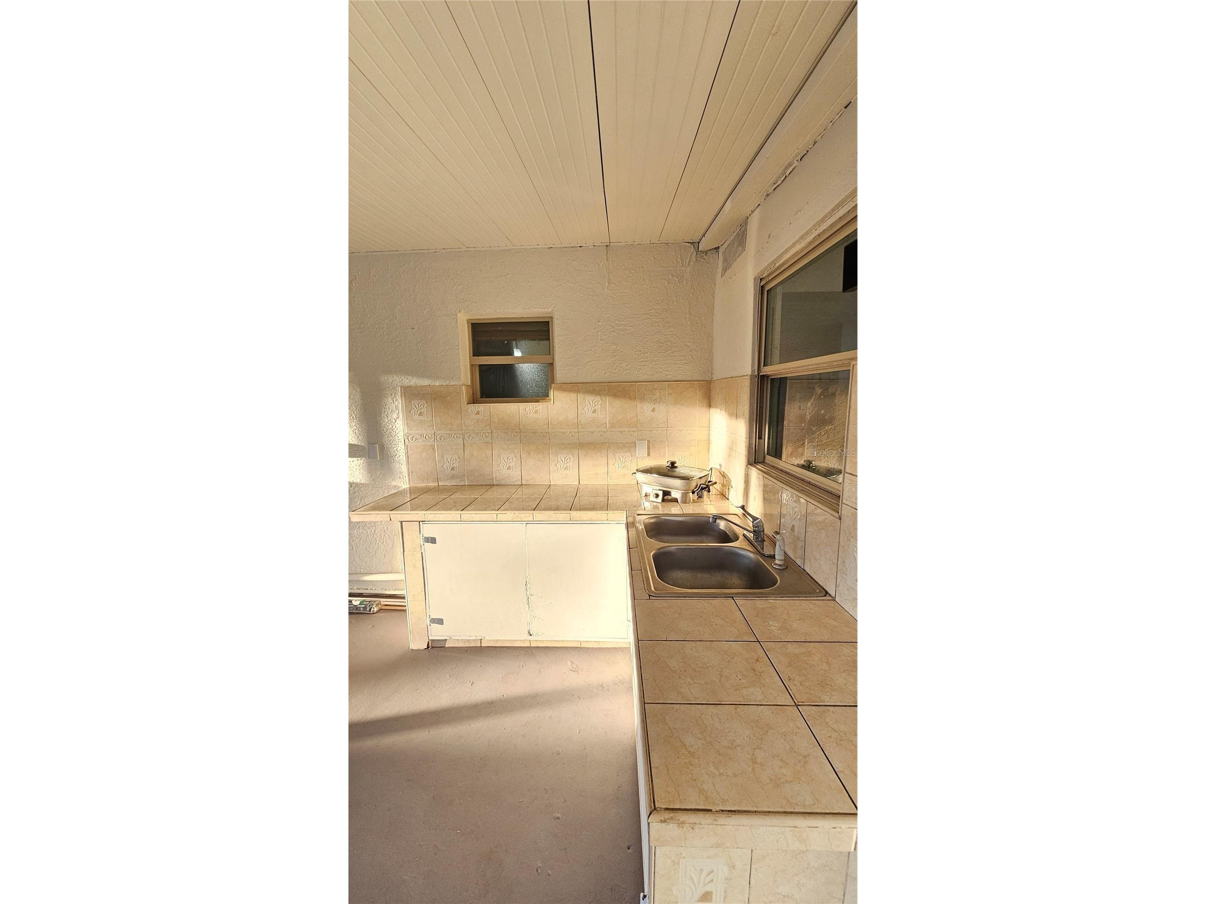 2301 E Colby Lane Tampa FL 33612 TB8479362 image29