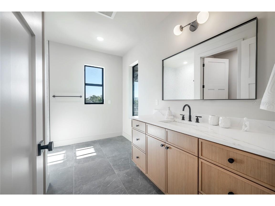 2301 N Ridgewood Avenue Tampa FL 33602 TB8387661 image52