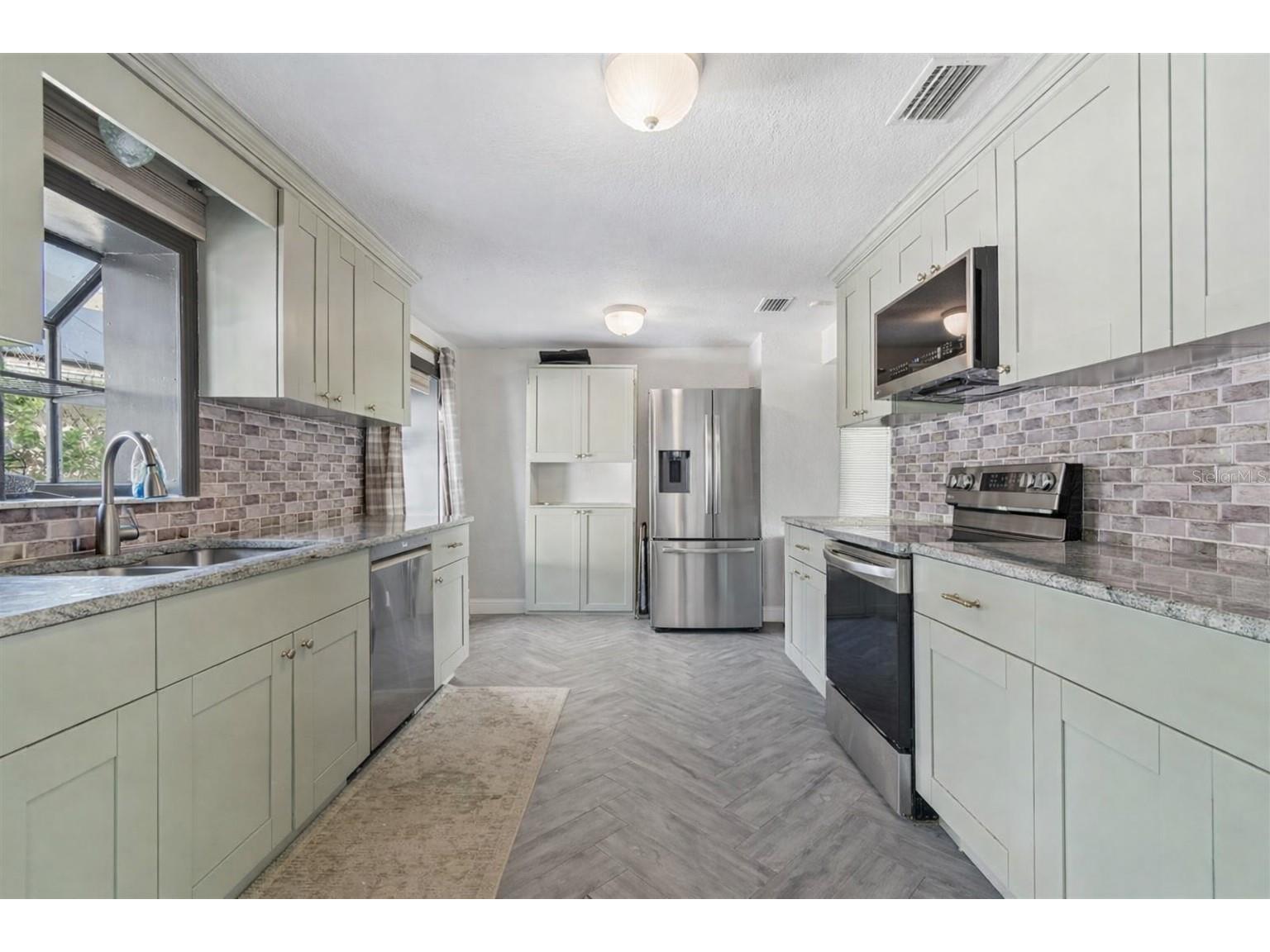 2301 W Eldred Drive Tampa FL 33603 TB8497558 image4