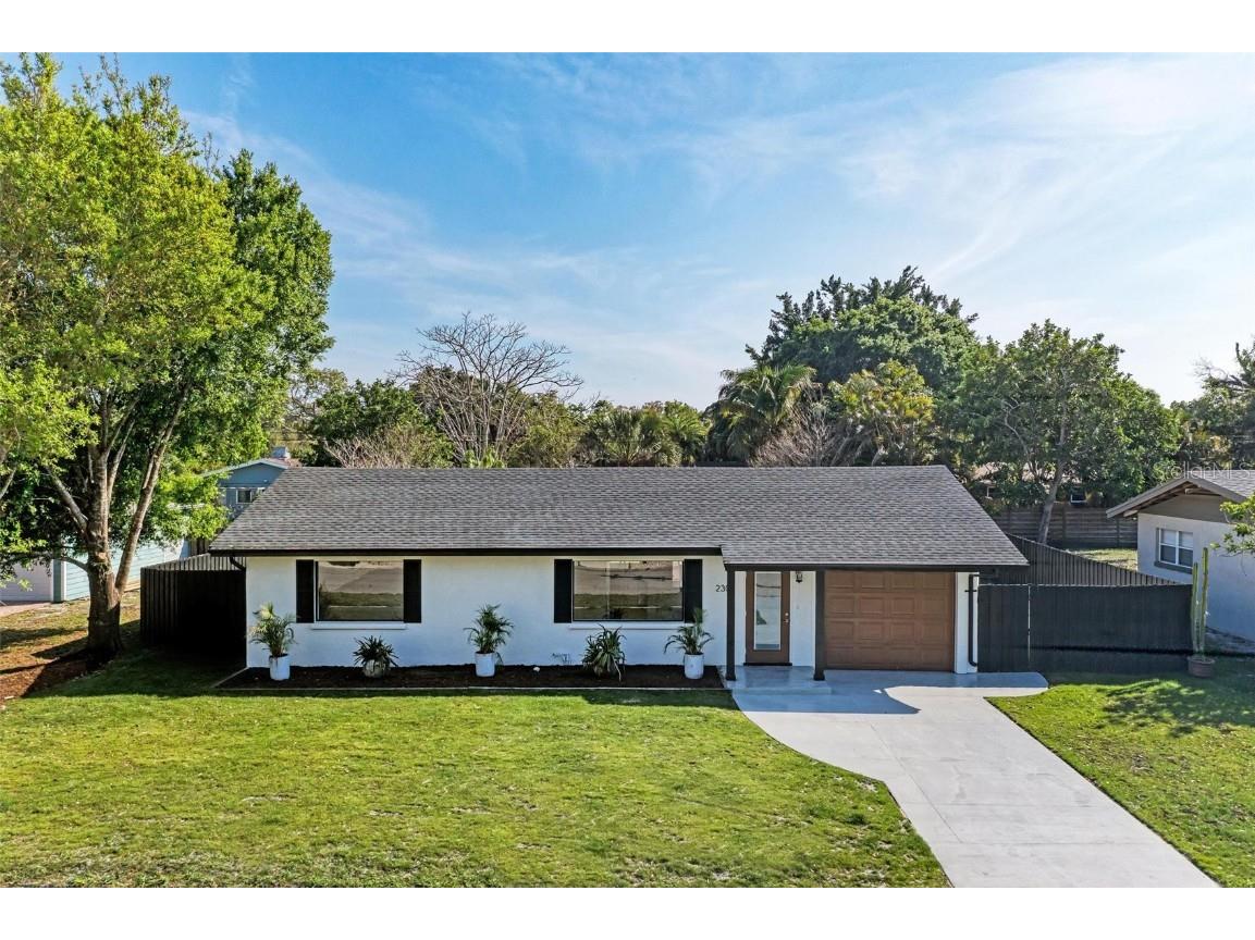 2302 Hyde Park Street Sarasota FL 34239 N6131642 image1