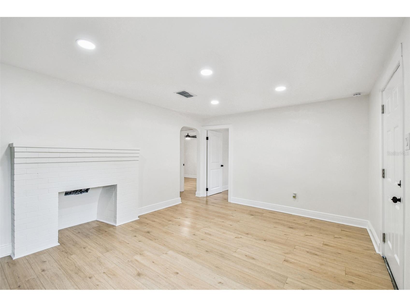 2302 W Idlewild Avenue Tampa FL 33603 TB8463739 image4