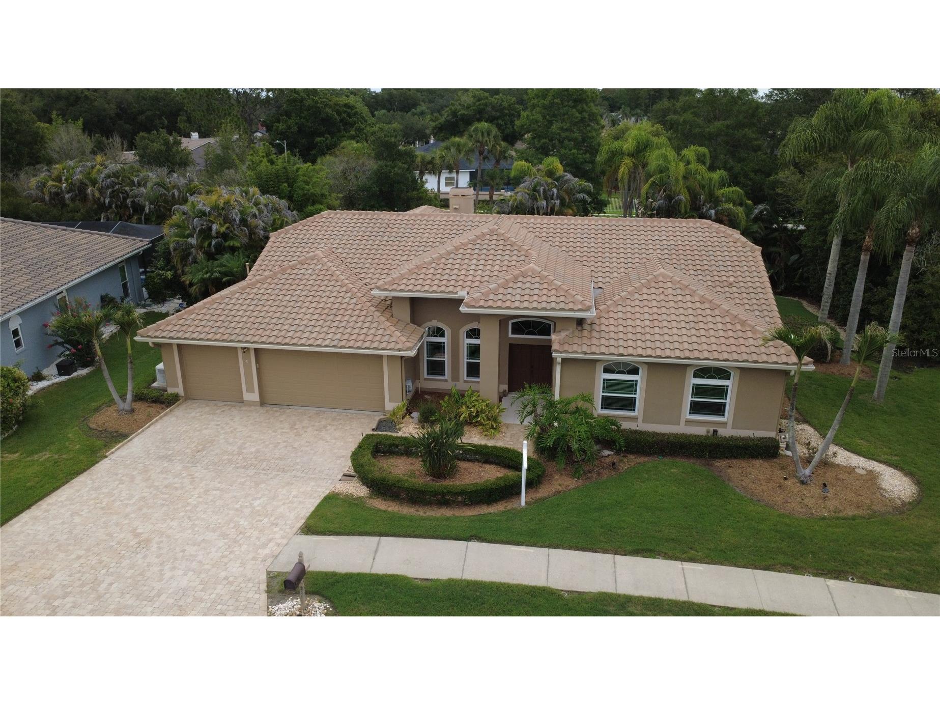 2303 Oxford Court Safety Harbor FL 34695 TB8477705 image2