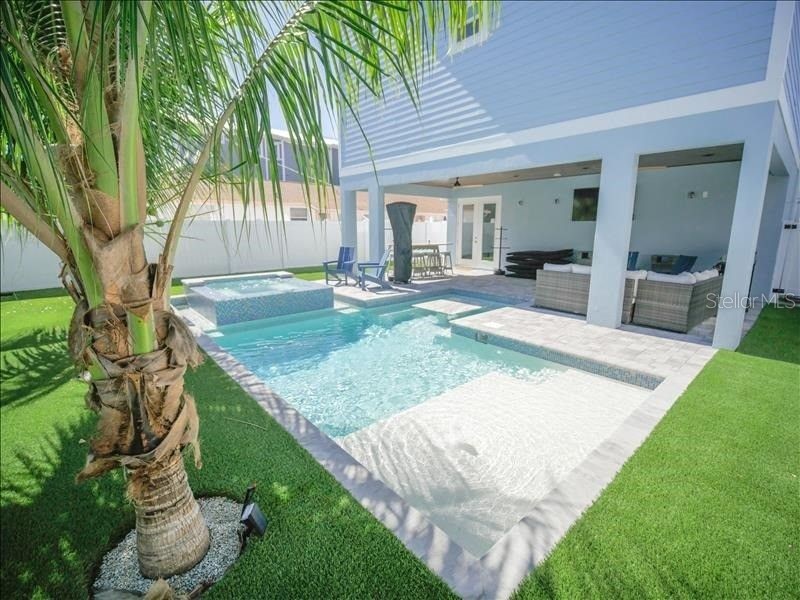 2305 Avenue C Bradenton Beach FL 34217 A4668810 image2