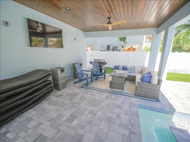 2305 Avenue C Bradenton Beach FL 34217 A4668810 image41