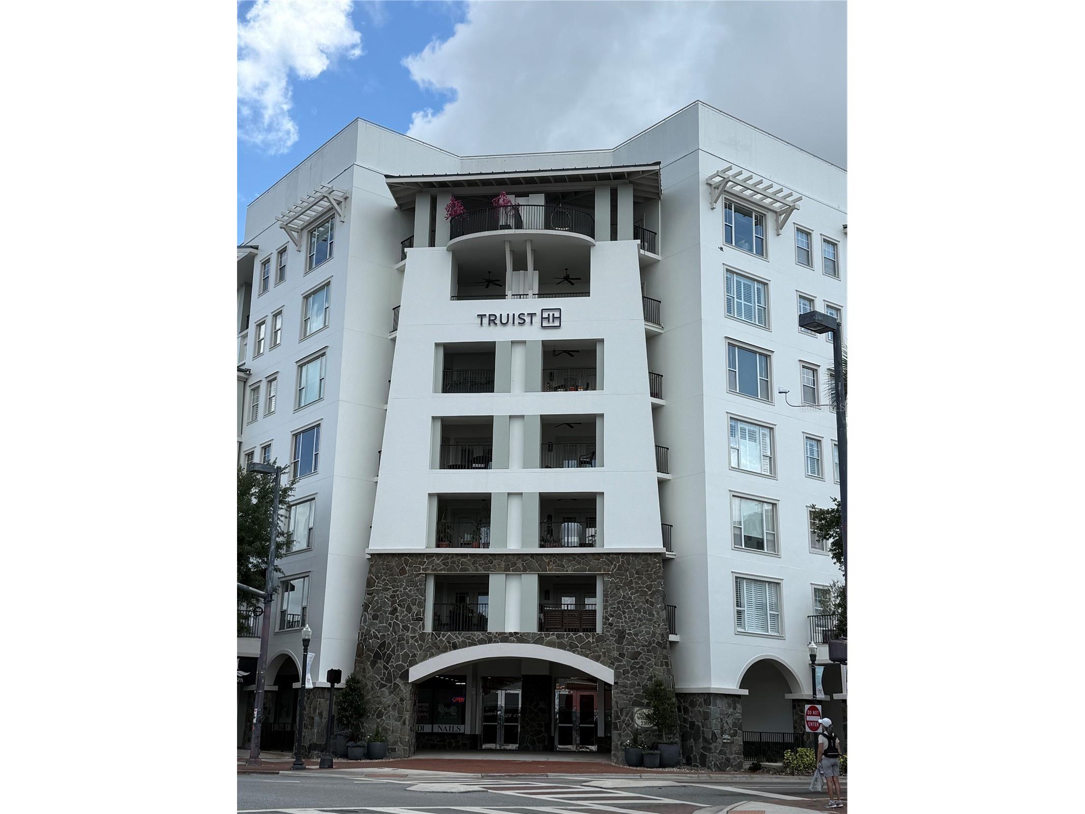 2305 Edgewater Drive #1704 Orlando FL 32804 O6406609 image1