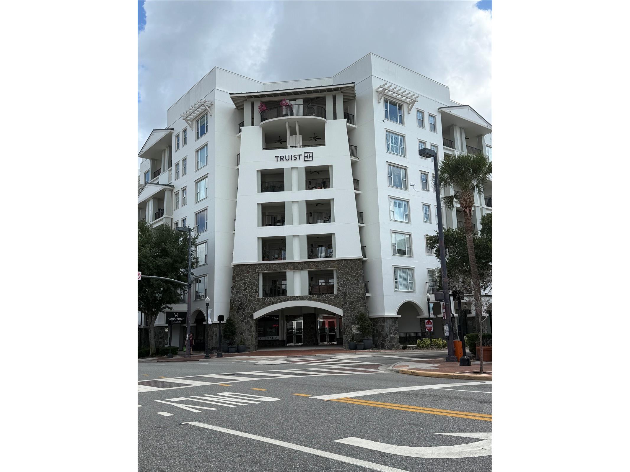2305 Edgewater Drive #1704 Orlando FL 32804 O6406609 image2