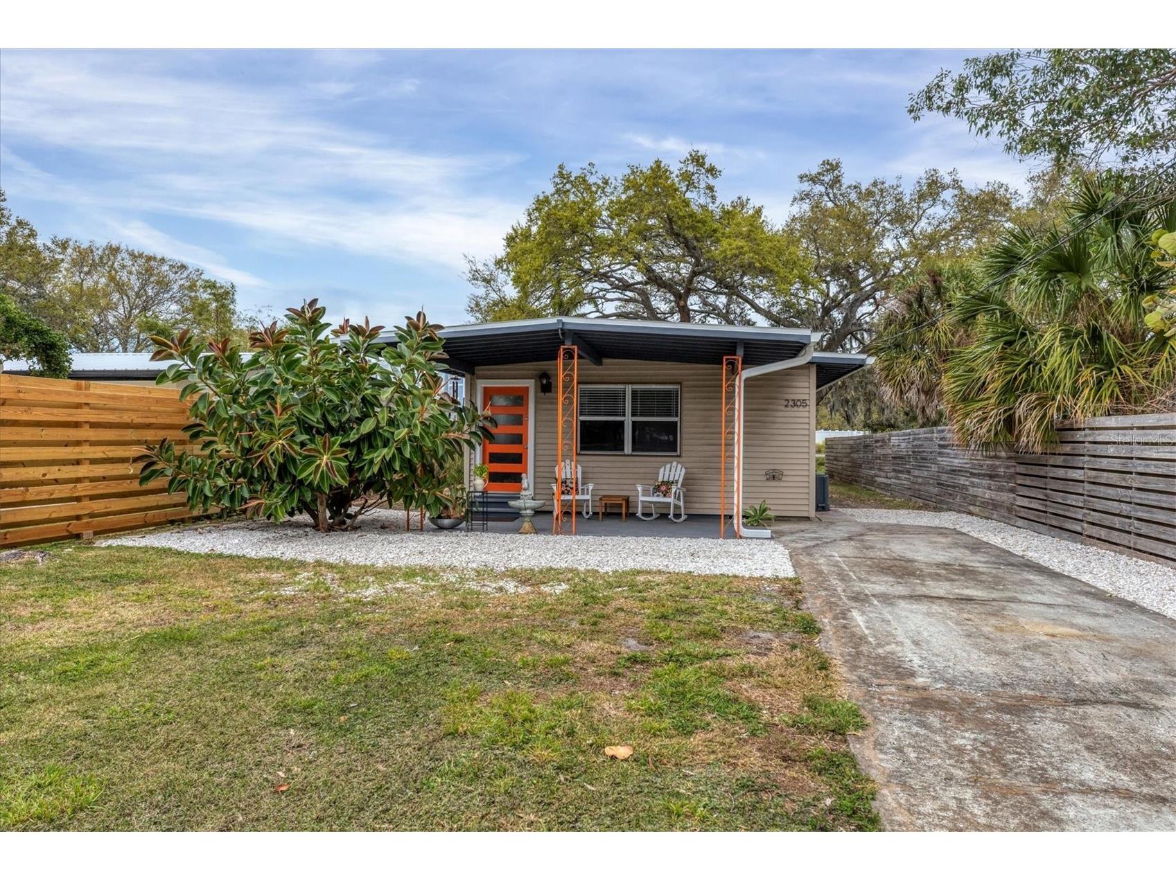 2305 Novus Street Sarasota FL 34237 A4682856 image1