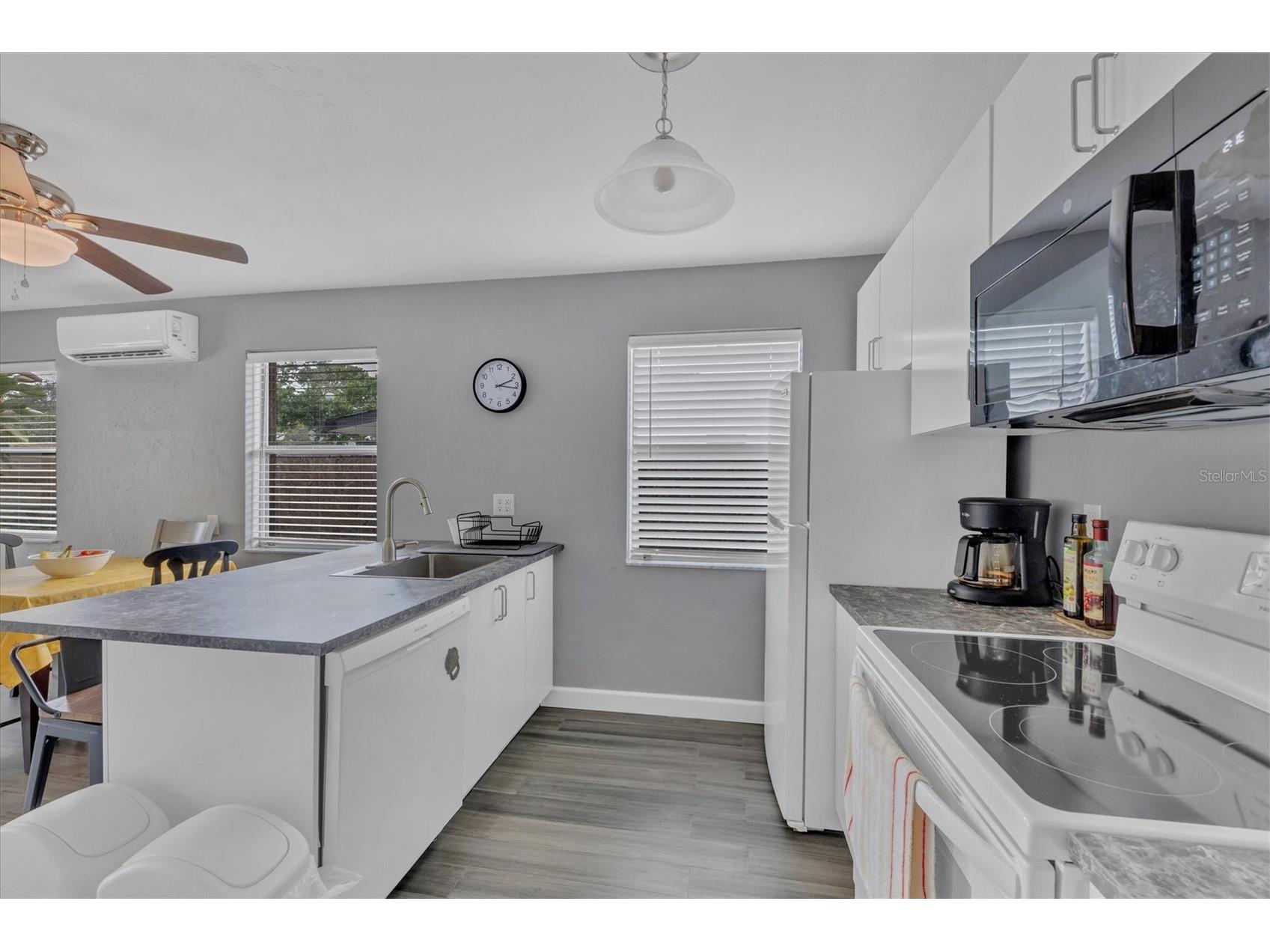 2305 Novus Street Sarasota FL 34237 A4682856 image18