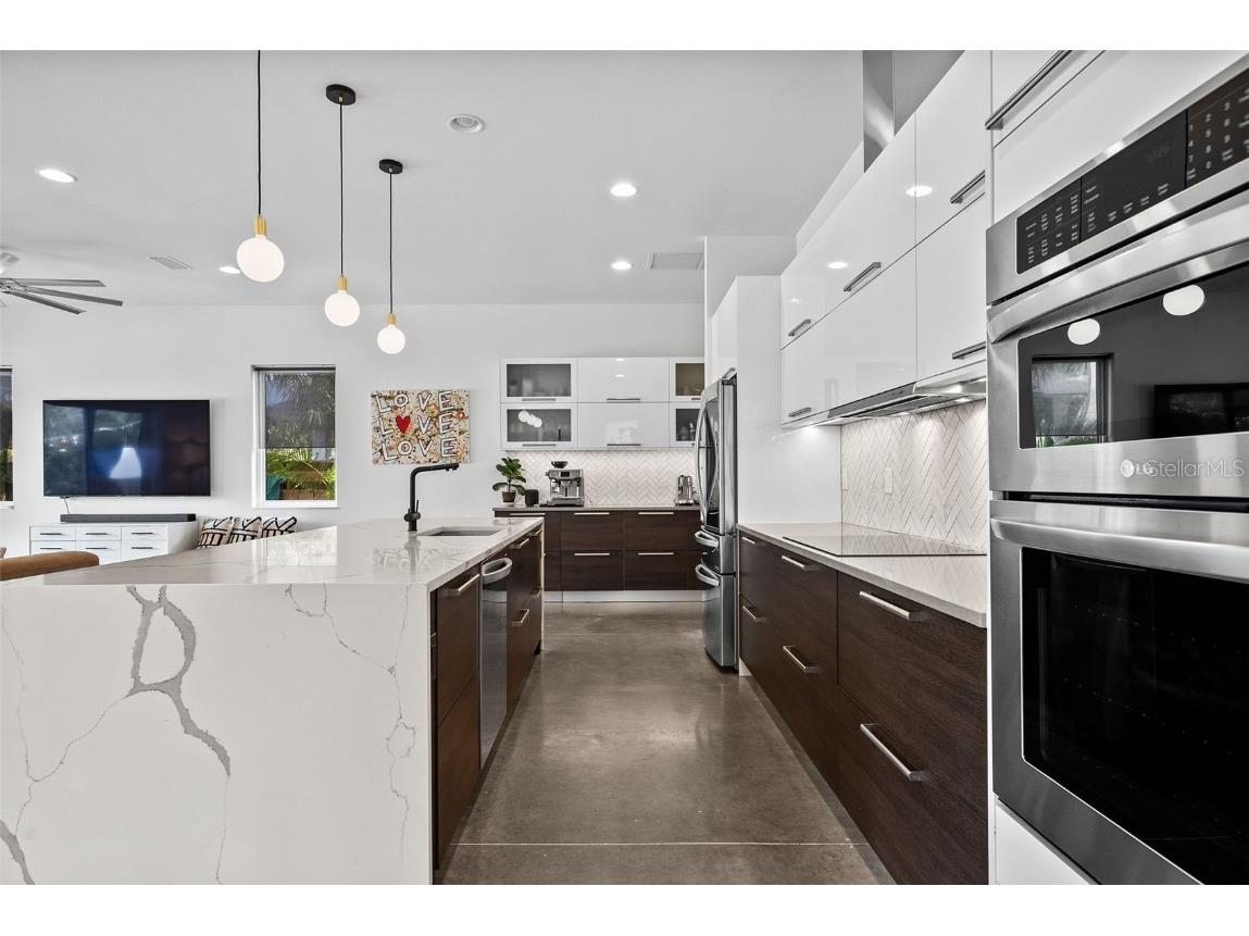 2305 Pine Terrace Sarasota FL 34231 A4642398 image10