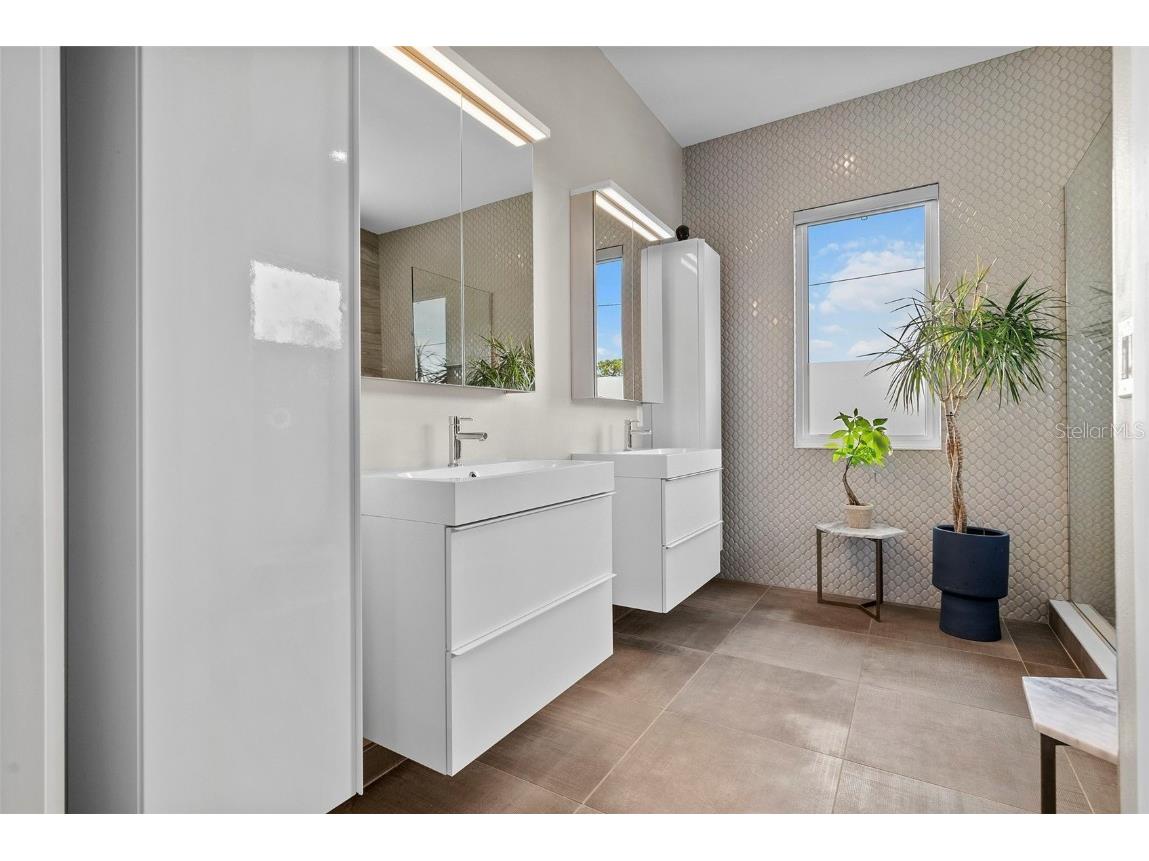 2305 Pine Terrace Sarasota FL 34231 A4642398 image65