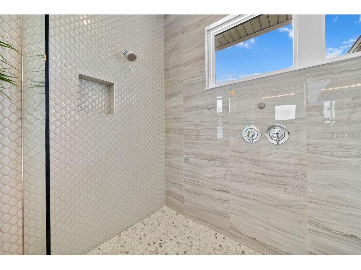 2305 Pine Terrace Sarasota FL 34231 A4642398 image67