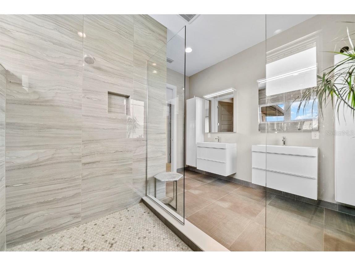 2305 Pine Terrace Sarasota FL 34231 A4642398 image68