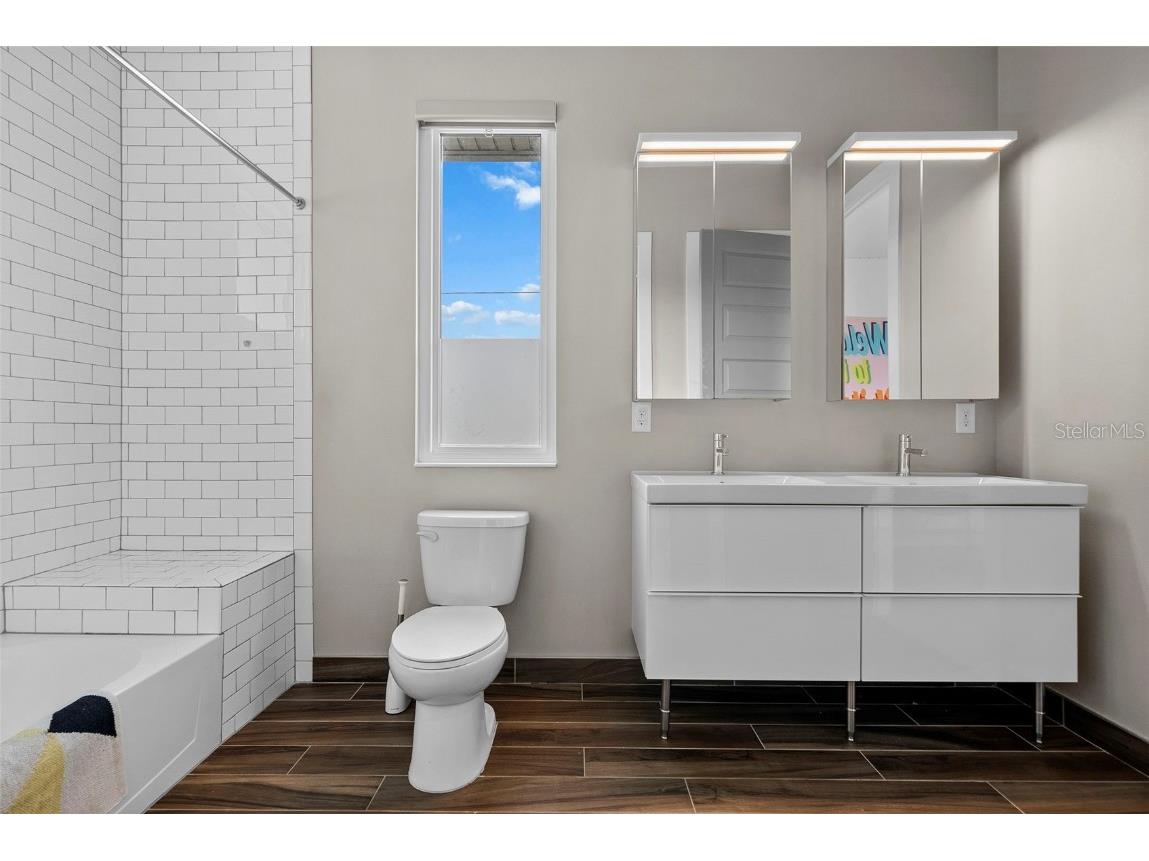 2305 Pine Terrace Sarasota FL 34231 A4642398 image76