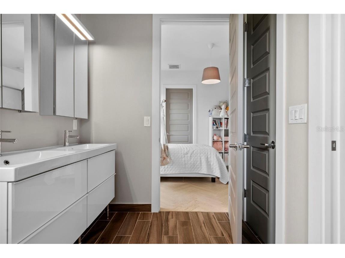 2305 Pine Terrace Sarasota FL 34231 A4642398 image78