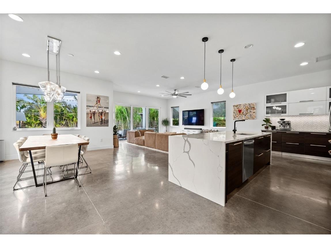 2305 Pine Terrace Sarasota FL 34231 A4642398 image8