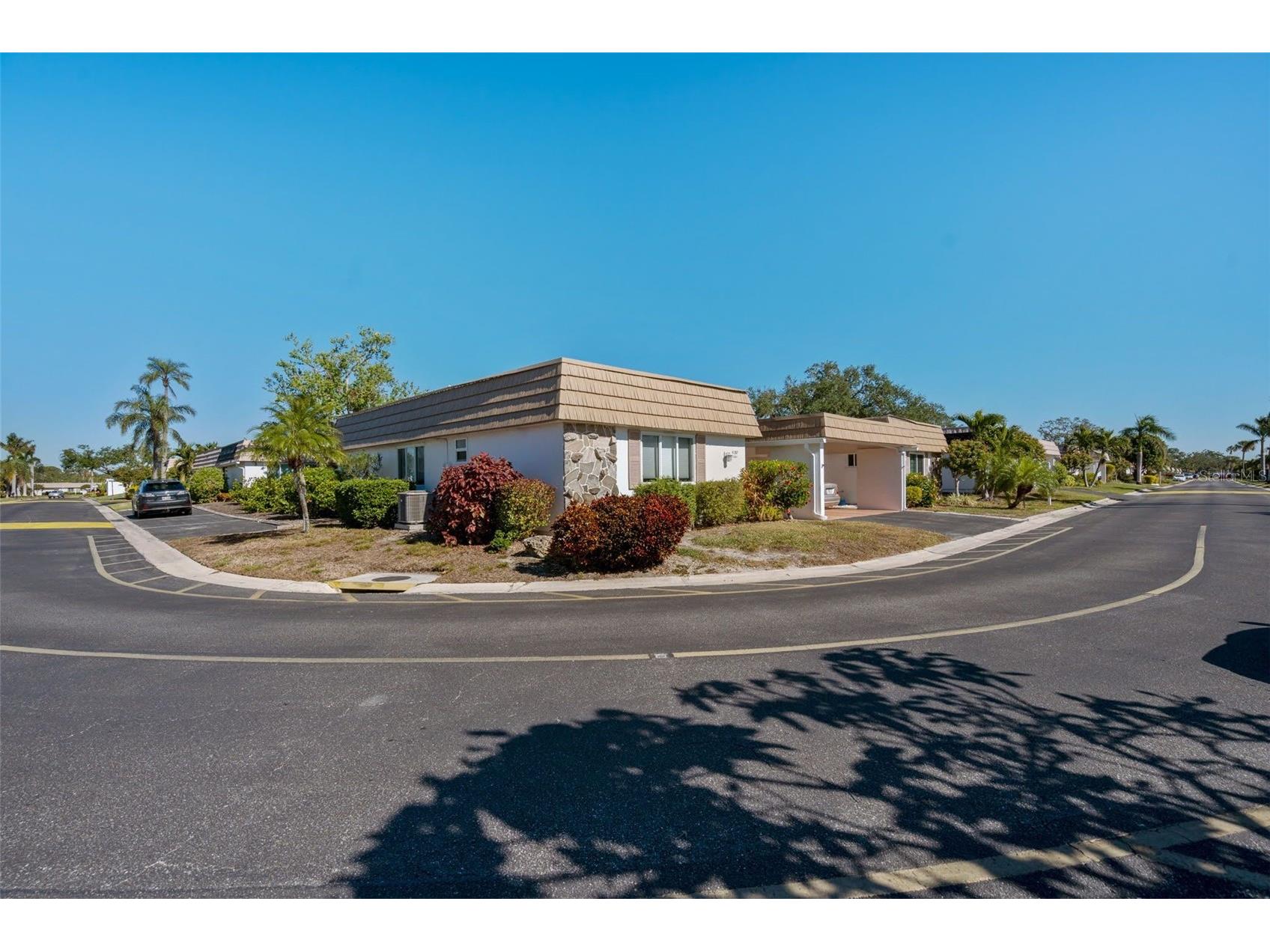 2305 Riverbluff Parkway #V256 Sarasota FL 34231 A4698931 image1