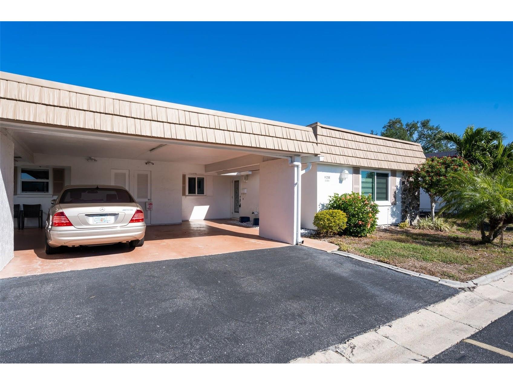2305 Riverbluff Parkway #V256 Sarasota FL 34231 A4698931 image3
