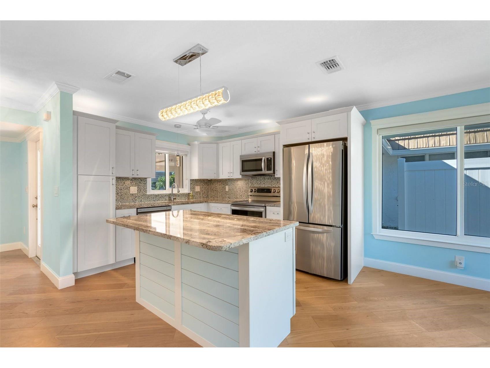 2305 Riverbluff Parkway #V256 Sarasota FL 34231 A4698931 image8