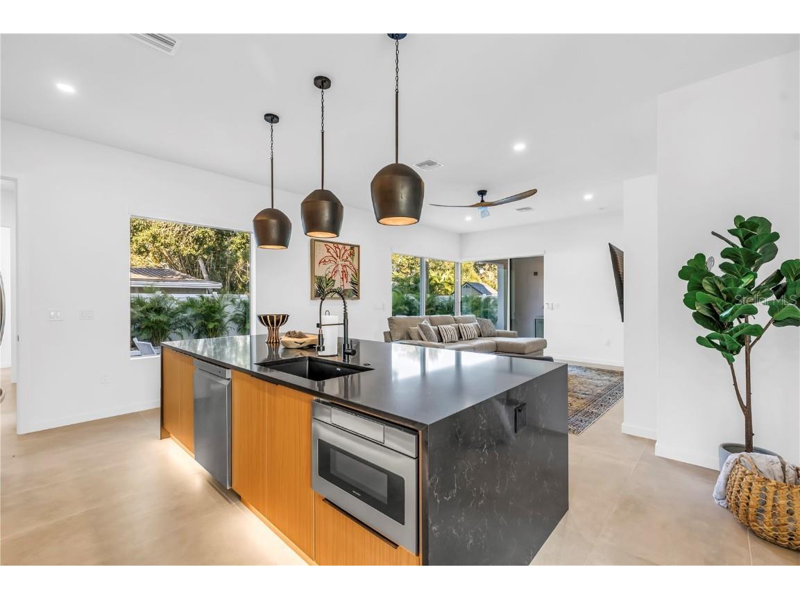 2305 Temple Street Sarasota FL 34239 A4670467 image11