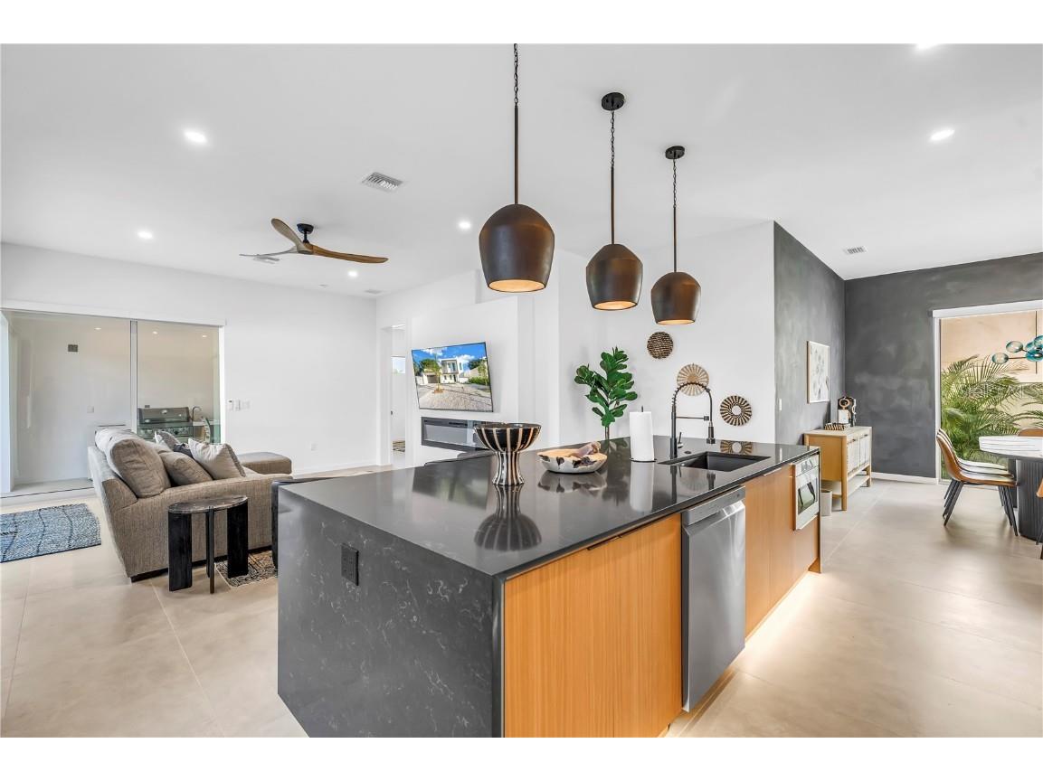 2305 Temple Street Sarasota FL 34239 A4670467 image12