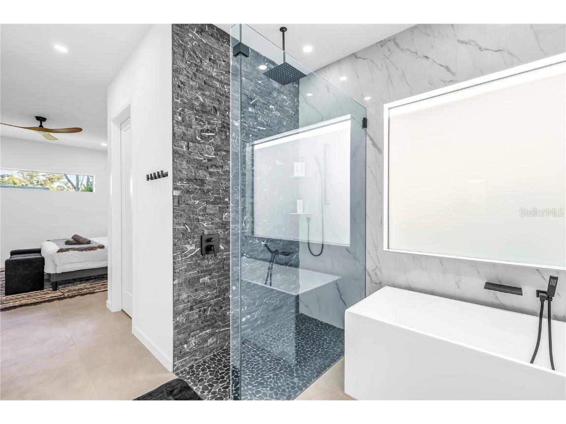 2305 Temple Street Sarasota FL 34239 A4670467 image25