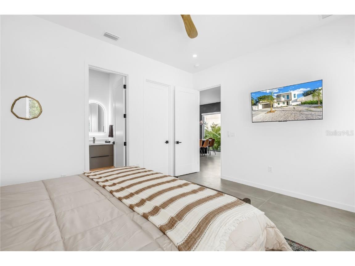 2305 Temple Street Sarasota FL 34239 A4670467 image31