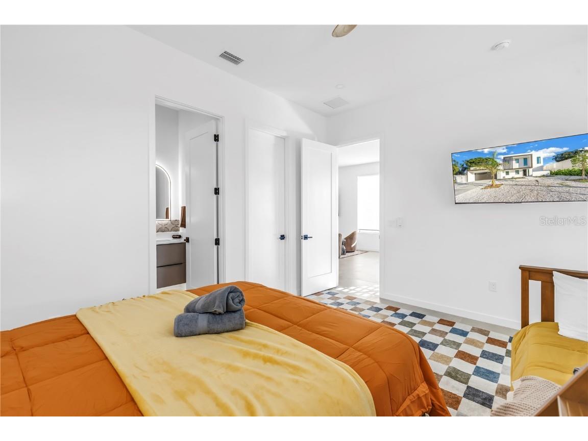 2305 Temple Street Sarasota FL 34239 A4670467 image46