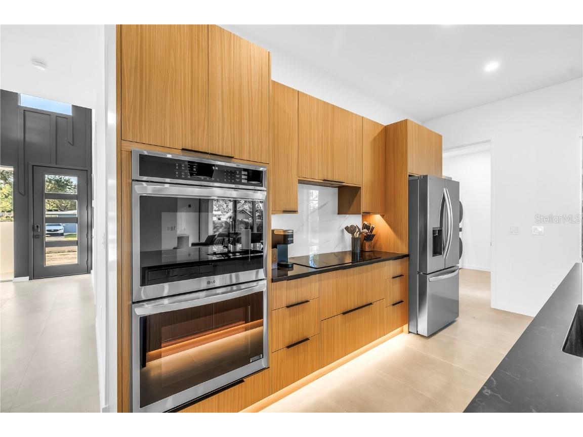 2305 Temple Street Sarasota FL 34239 A4670516 image11