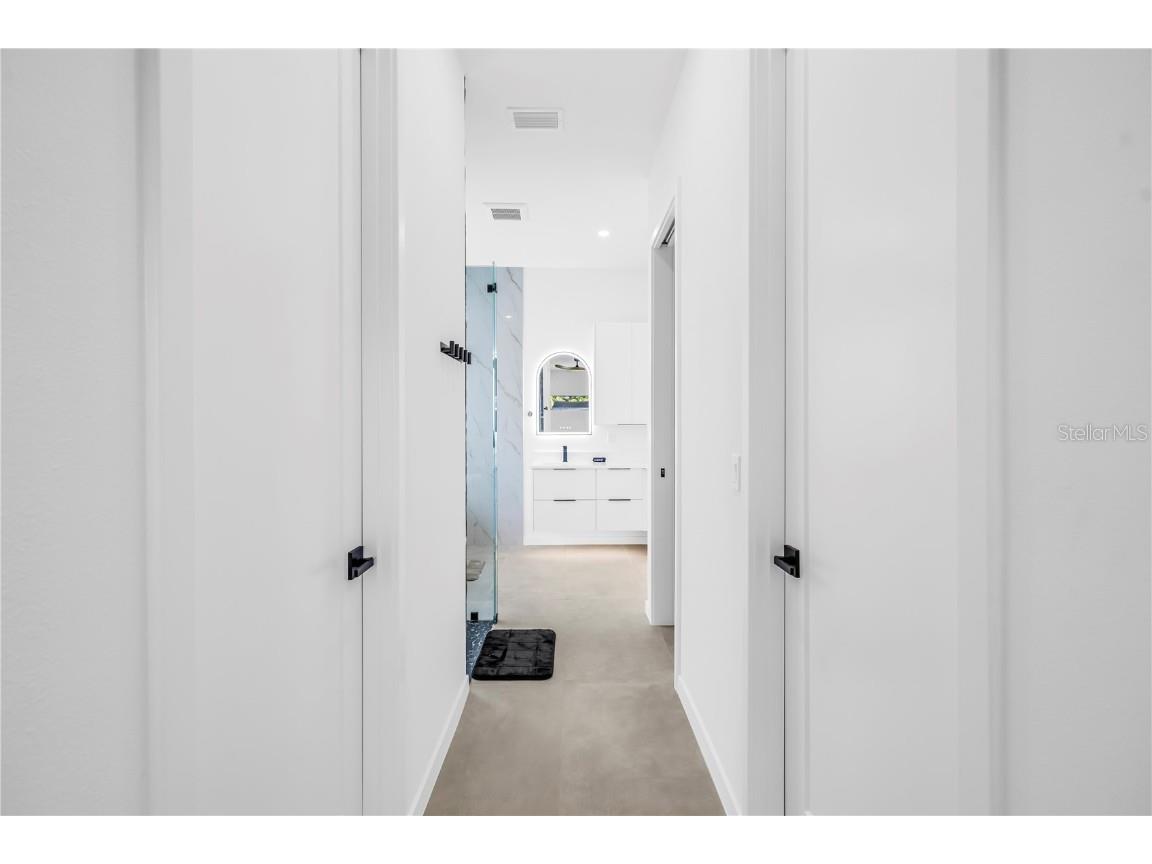 2305 Temple Street Sarasota FL 34239 A4670516 image23