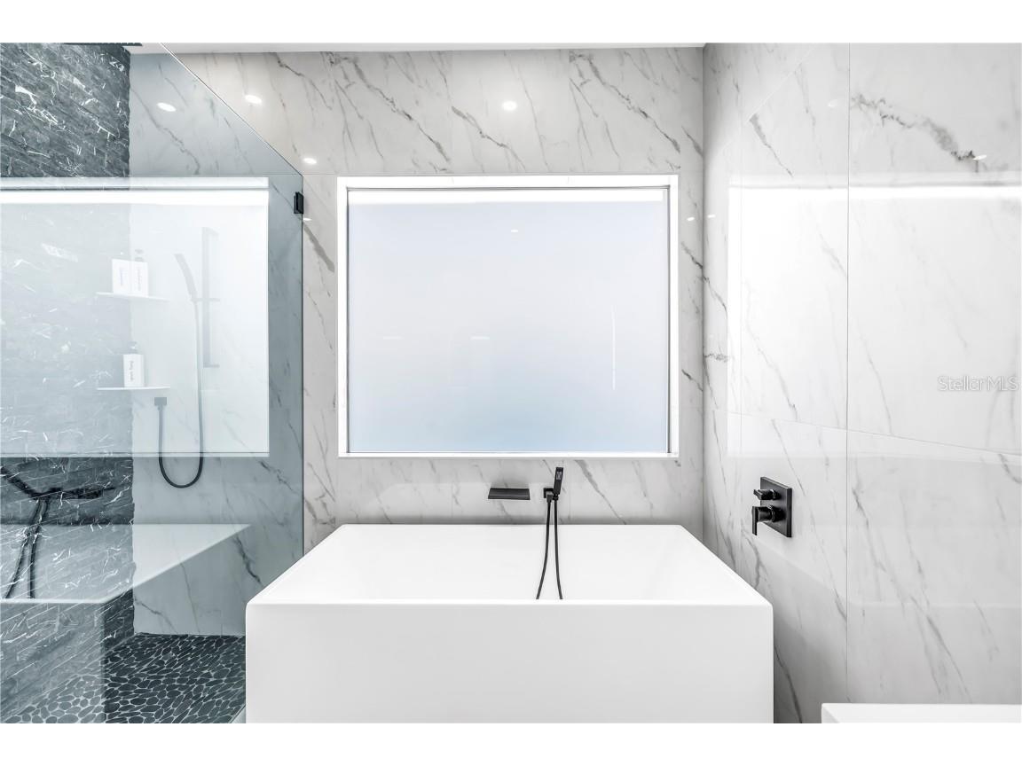 2305 Temple Street Sarasota FL 34239 A4670516 image25