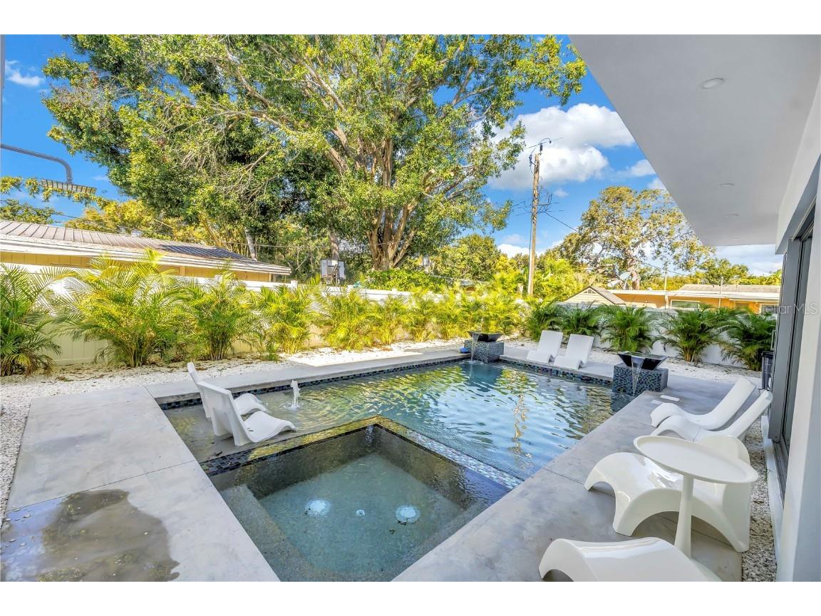 2305 Temple Street Sarasota FL 34239 A4670516 image58