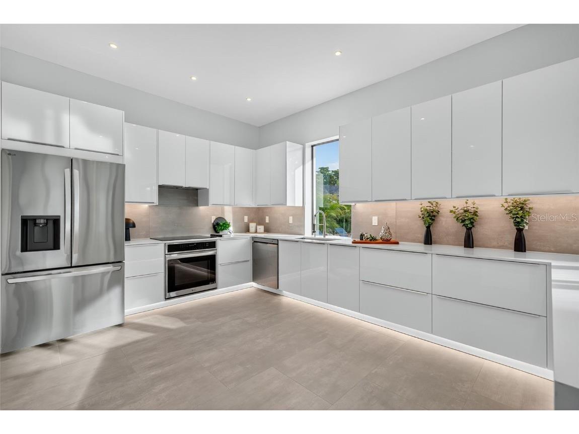 2306 Valencia Drive Sarasota FL 34239 A4670909 image16