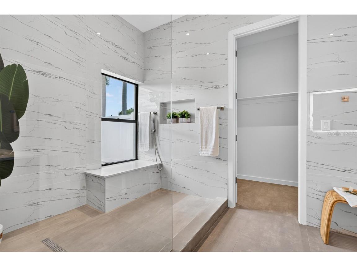 2306 Valencia Drive Sarasota FL 34239 A4670909 image22