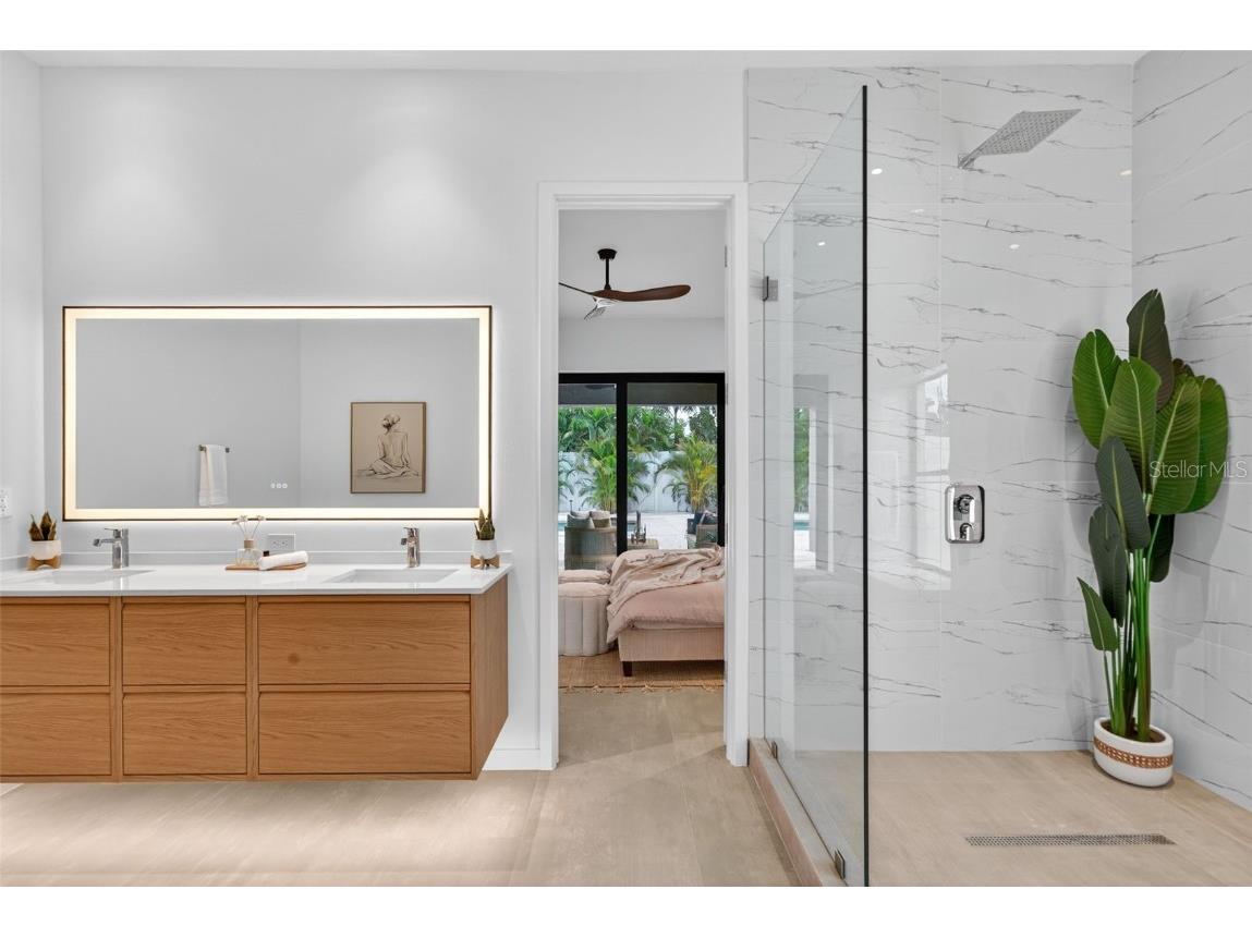 2306 Valencia Drive Sarasota FL 34239 A4670909 image24