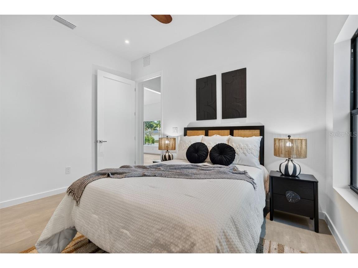 2306 Valencia Drive Sarasota FL 34239 A4670909 image26