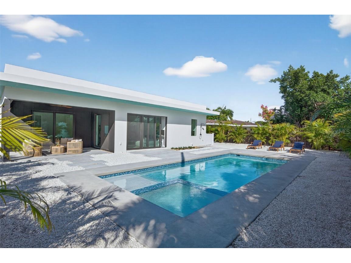 2306 Valencia Drive Sarasota FL 34239 A4670909 image33