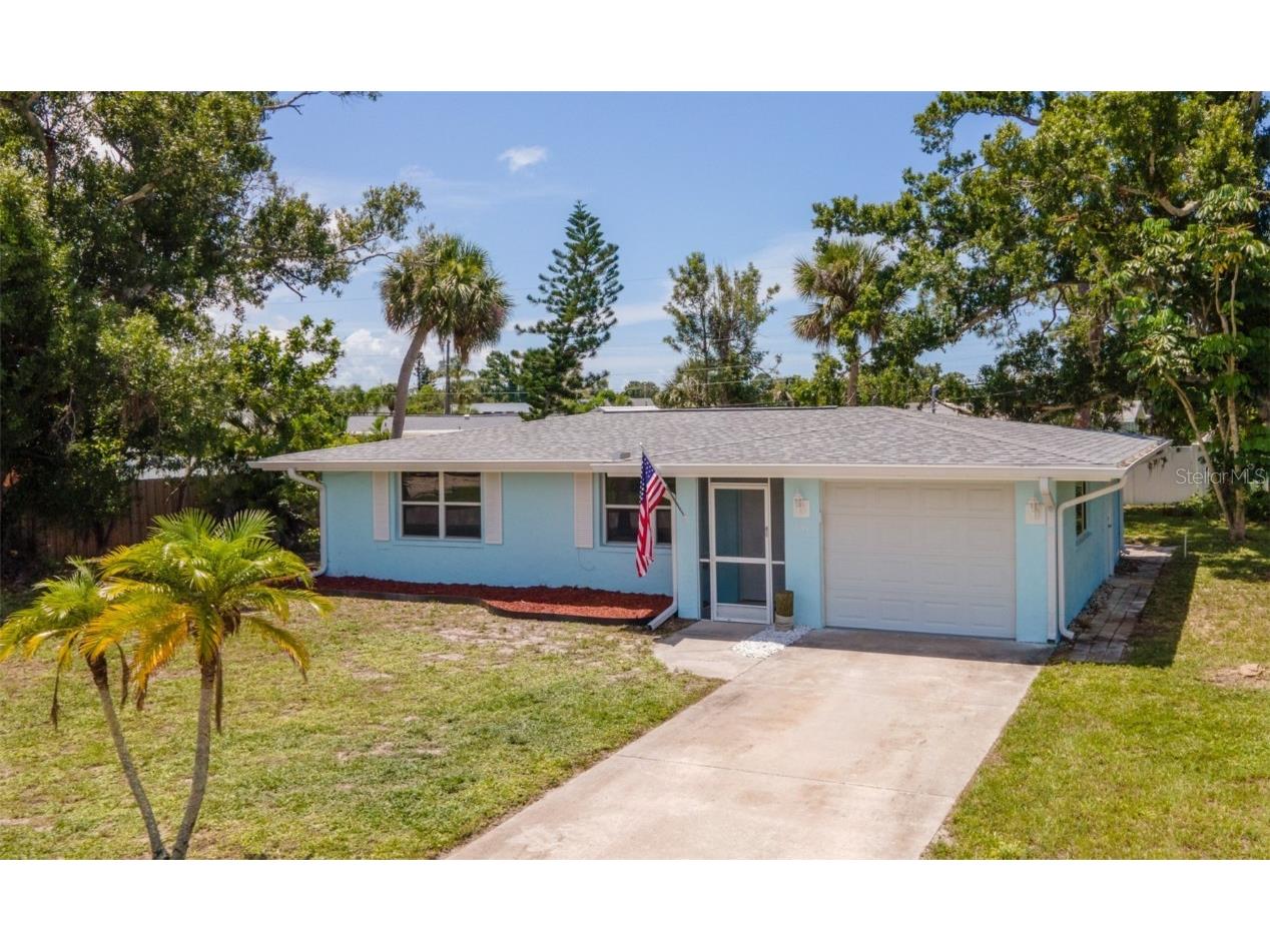 231 Lakeview Lane Englewood FL 34223 D6143025 image1