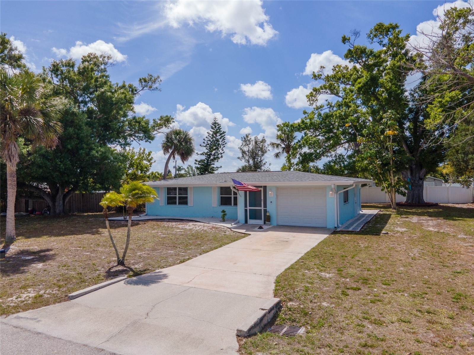 231 Lakeview Lane Englewood FL 34223 D6146789 image1