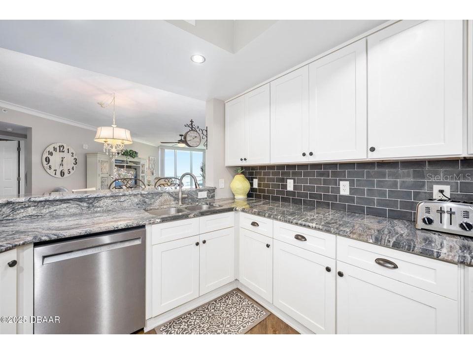 231 Riverside Drive #1507-1 Daytona Beach FL 32117 FC311677 image17