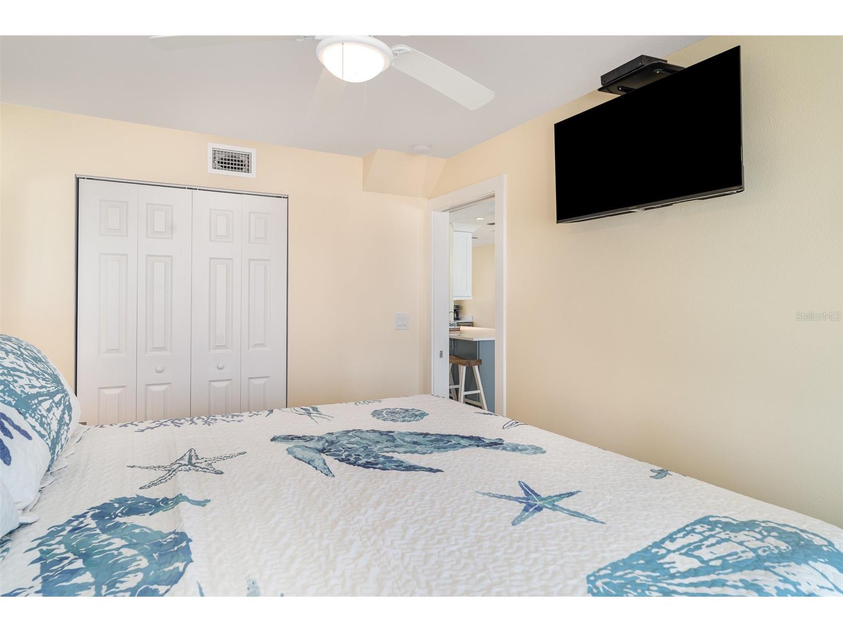 2310 Gulf Drive N #104 Bradenton Beach FL 34217 - GULF OF MEXICO A4655396 image12