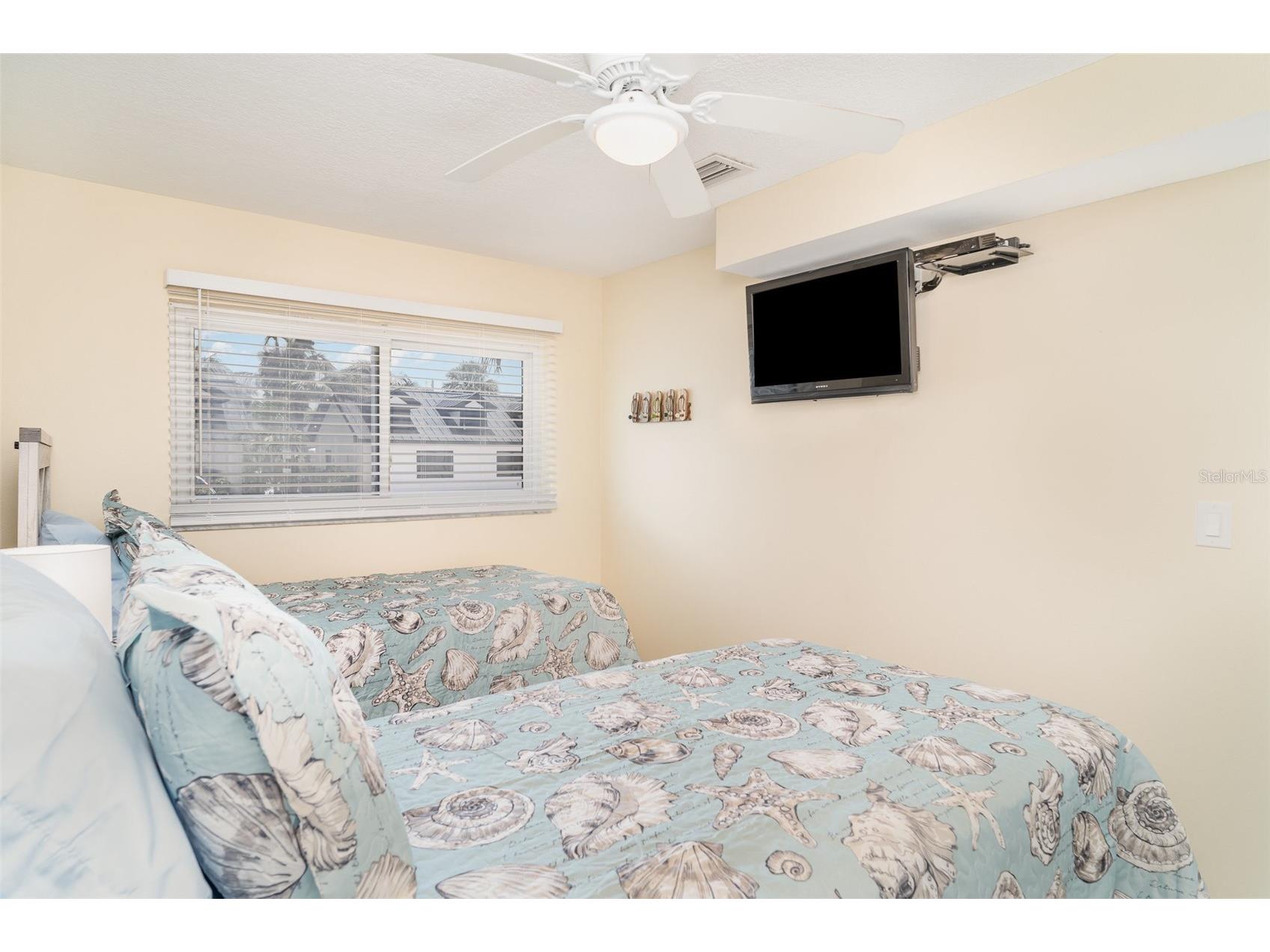 2310 Gulf Drive N #104 Bradenton Beach FL 34217 - GULF OF MEXICO A4655396 image14