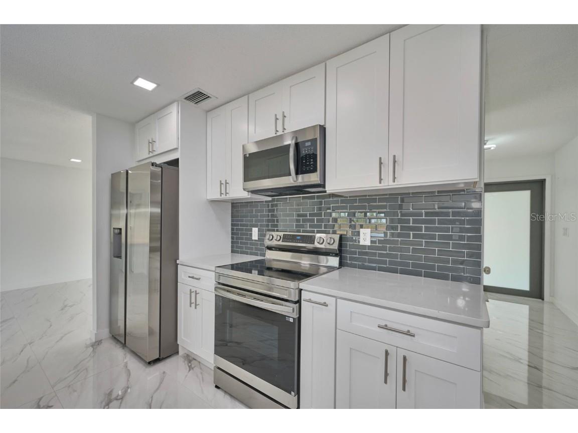 2310 Laguna Drive Indian Lake Estates FL 33855 - LAKE WALK IN WATER TB8377139 image6